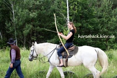 archery on horseback 